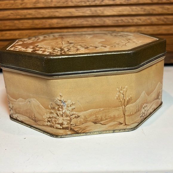 Vintage Nabisco Cookie Tin with snowy winter cabin scene 1930s-40s - Picture 5 of 12